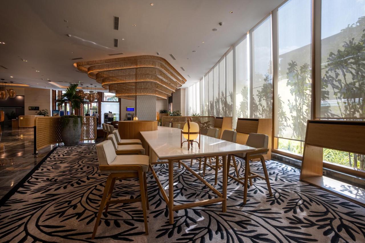 Novotel Airport 5*
